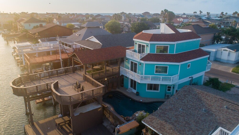 Blizzard's Lighthouse 4 Bedroom Home