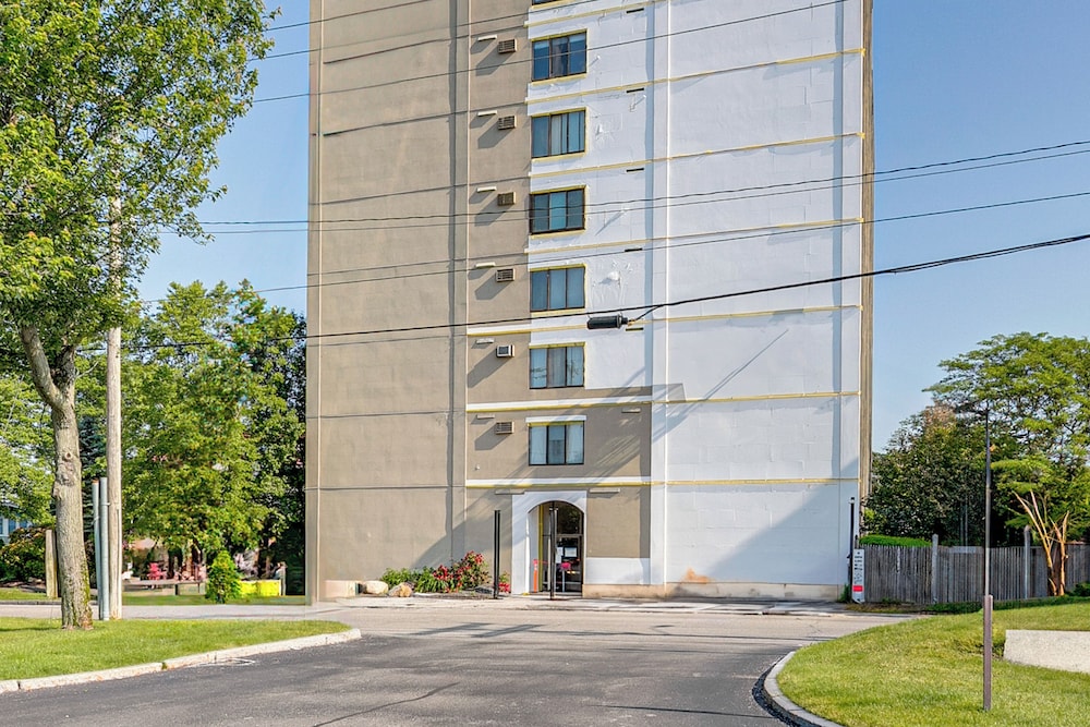 1 Mi to Millyard District: Unit w/ Furnished Porch