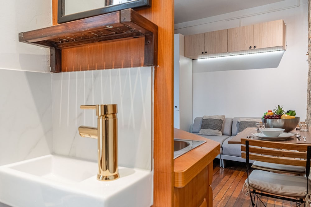 Lavie Maison Marais Studio Gem
