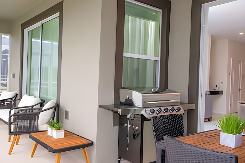 Champions Gate 6BR Luxury Home + Resort