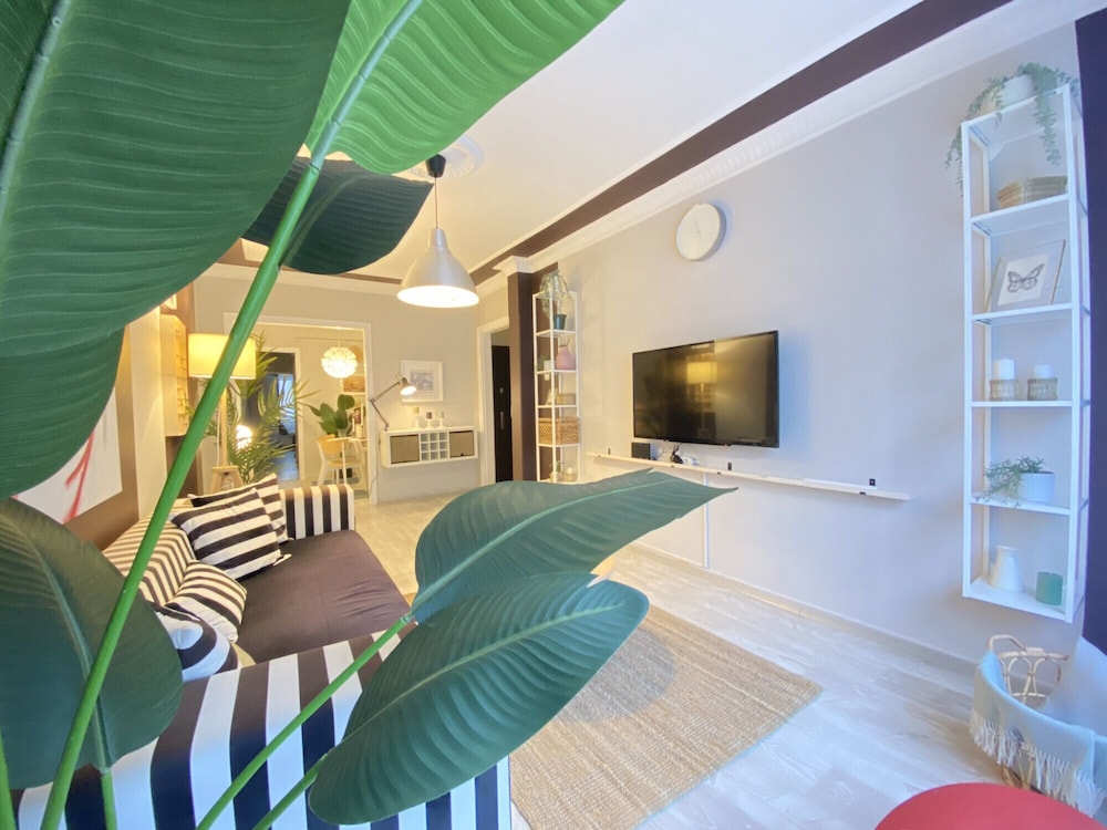 Charming Flat Near Osmanbey Metro Station