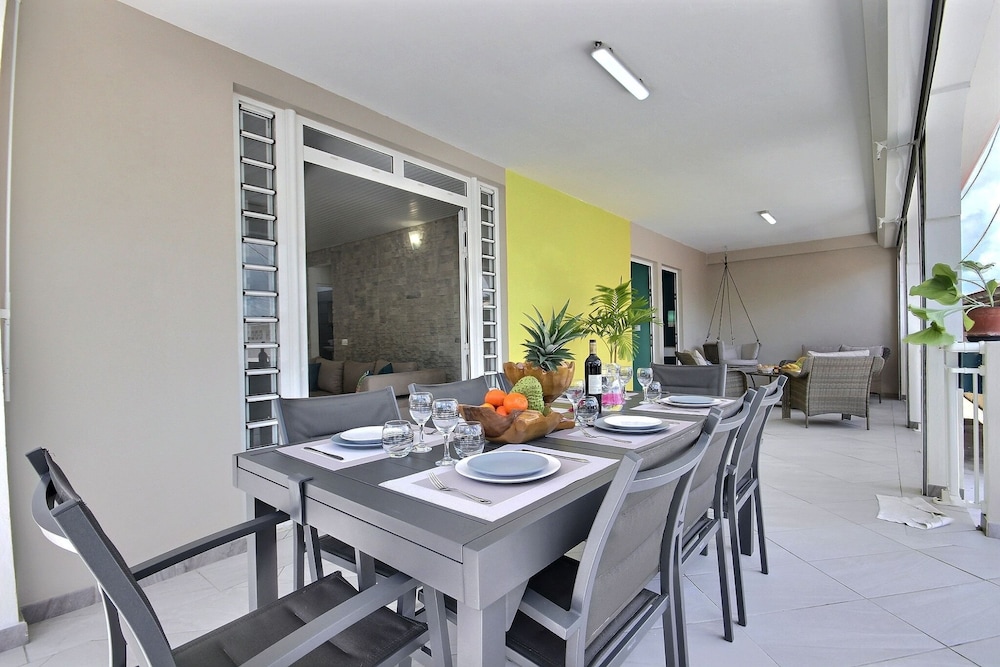 Villa Perle D or in Sainte-anne view 2