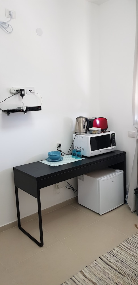 Private Bed and Bathroom in Netanya