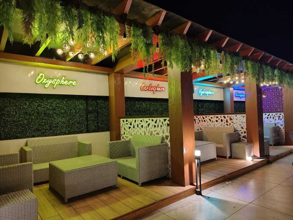 Luxus Inn Hotel