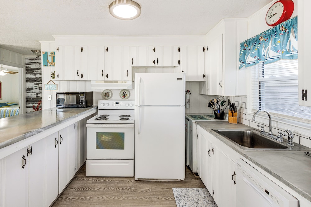 Oceanfront Home w/ Deck & Views in Surfside Beach!