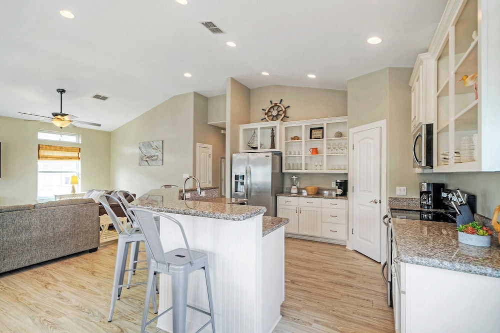 Sleeps 24 2 Homes w/ Beach Boardwalk Access & Deck Views Steps to the Beach