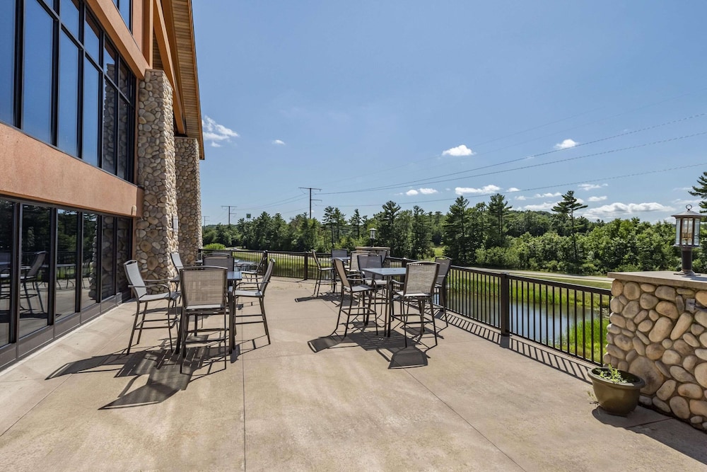 Three Bears Waterpark Resort Near Tomah, Ascend Collection Hotel