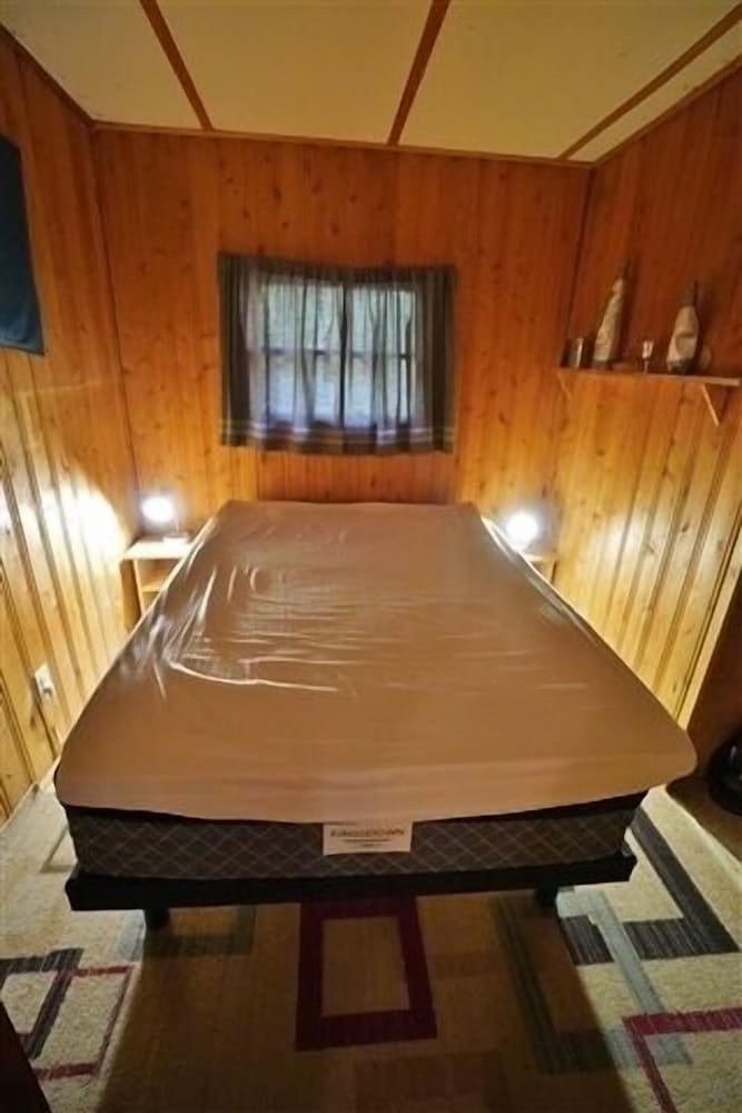 282 Papineau Lake 3 Bedroom Cottage