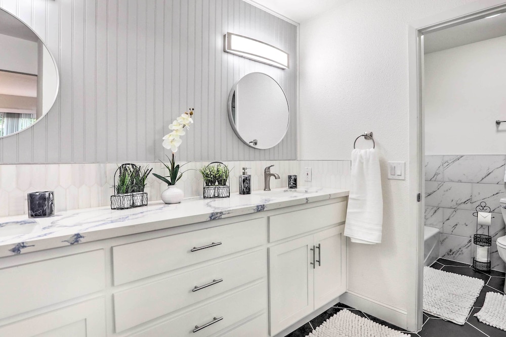 Reno Vacations - Sleek Family Retreat: 4 Mi to Downtown Reno! - Property Image 3