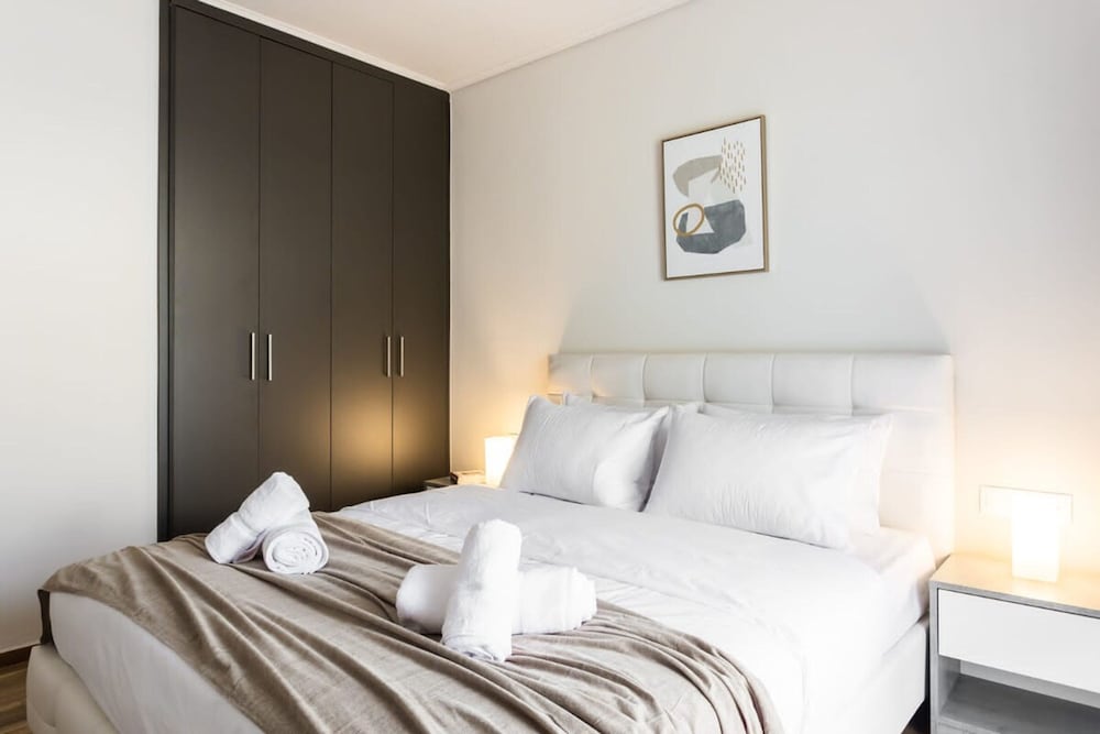 Spacious and Sunlit Seaside Flat