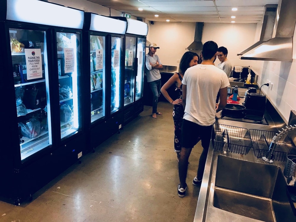 Down Under Hostels - Surfers Paradise - Image 4