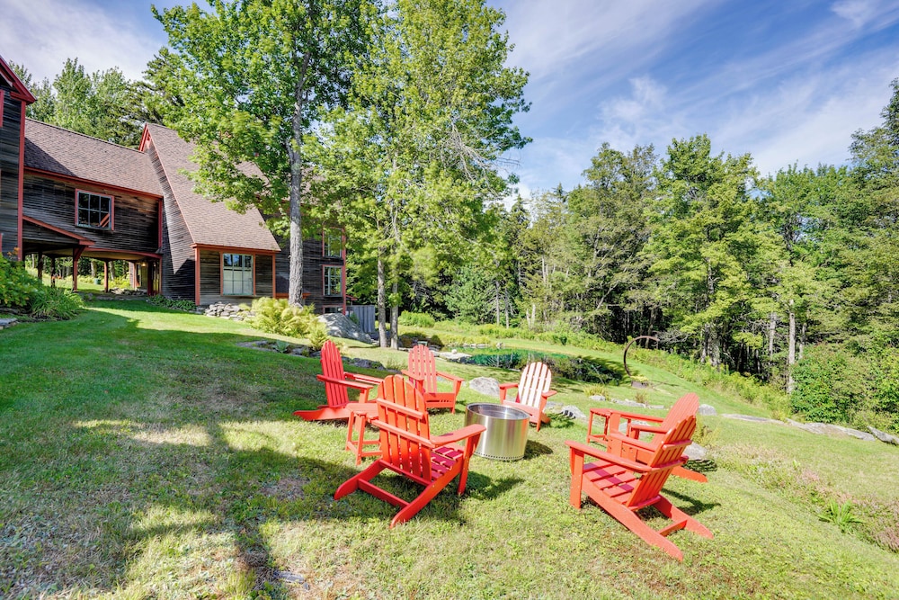 10 Mi to Mt Snow! Grand Estate Built to Entertain