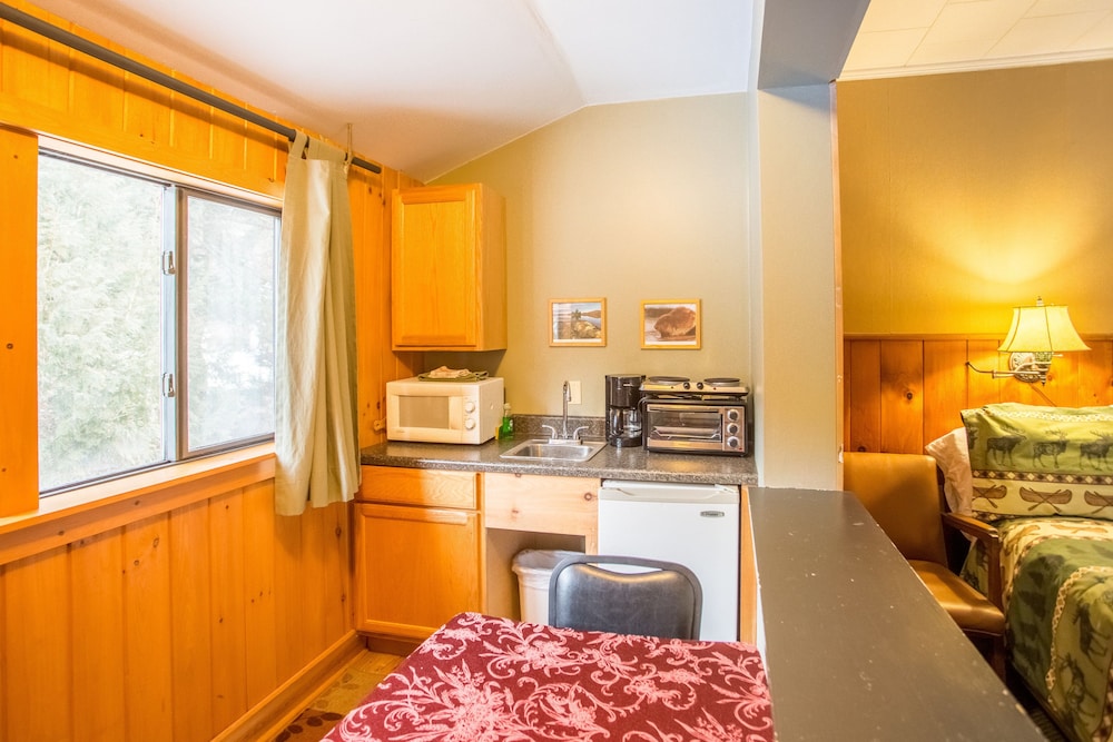 ADK Trail Inn