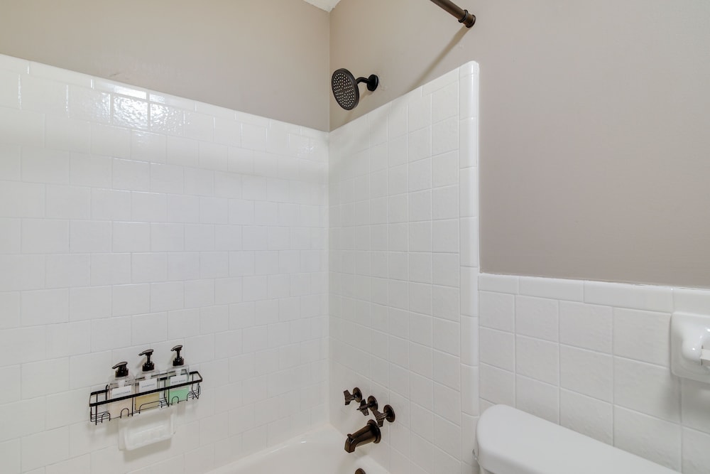 4 Mi to Shelby Farms Park: Memphis Home w/ Patio!