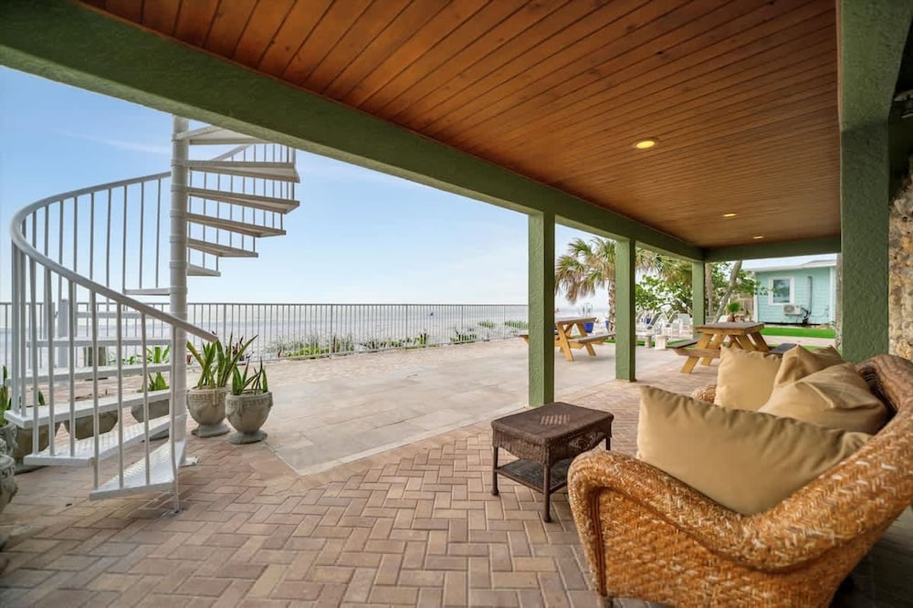 Stones Throw Beachfront Family Suite 3 Views