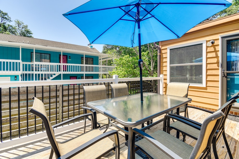 Walk to North Myrtle Beach: Family-friendly Home! view 4