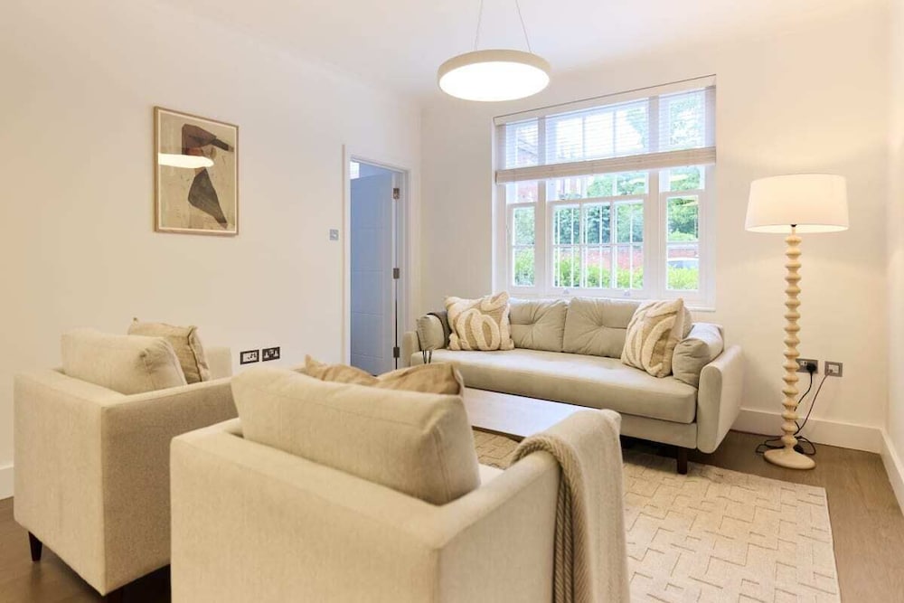 The Chelsea Square Crib - Bright 1bdr Flat