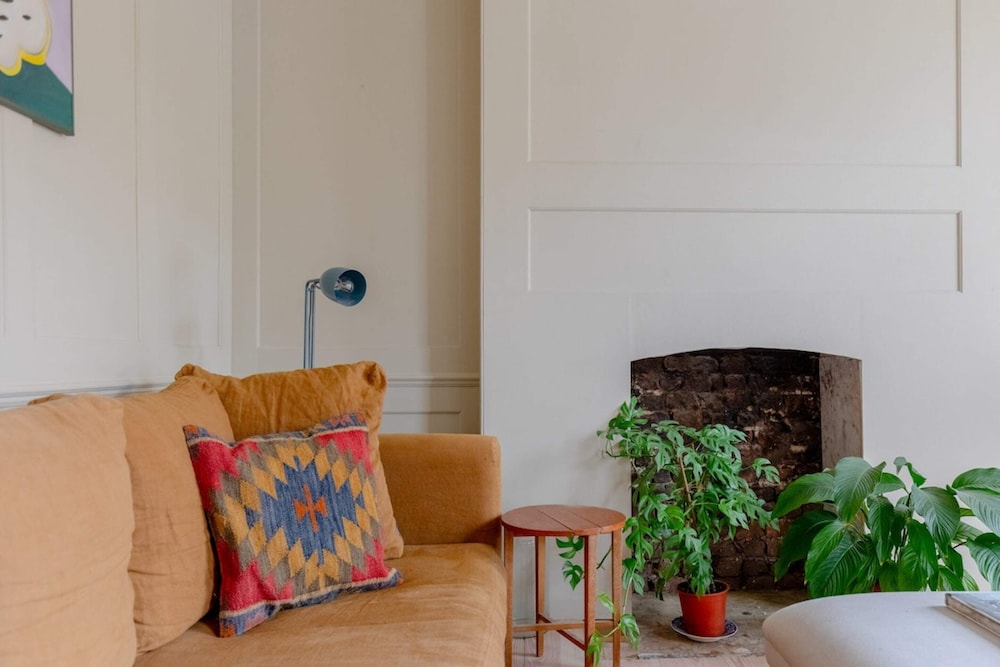 Spacious & Elegant 2BD Victorian Flat - Islington!