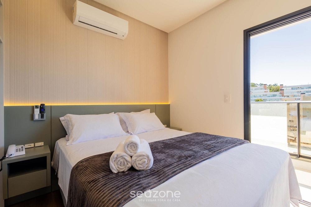 Apartments in a Building With a Pool, 180m From the Beach in Bombinhas - Sfrs