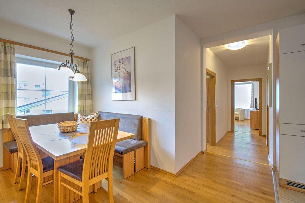 Tranquil Mountain Stay, Central & Sunny