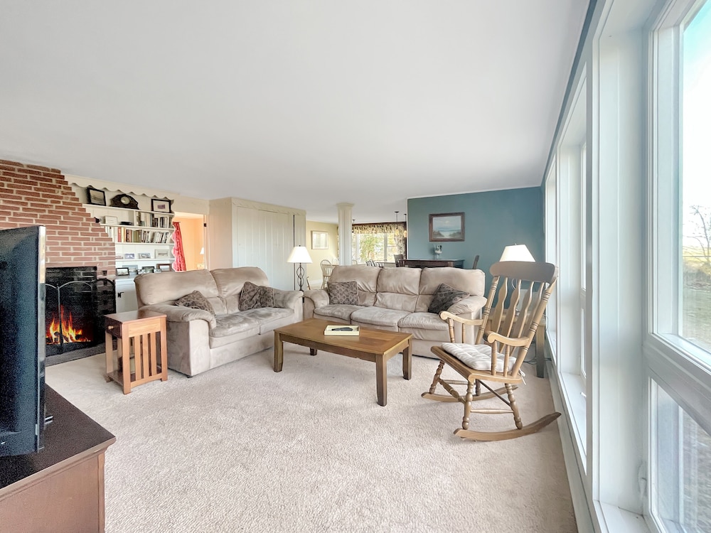 Footbridge Hideaway - Q967 A Spacious Home Very Near To The Fabulous Footbridge Beach Entrance 4 Bedroom Home by Redawning - Property Image 9