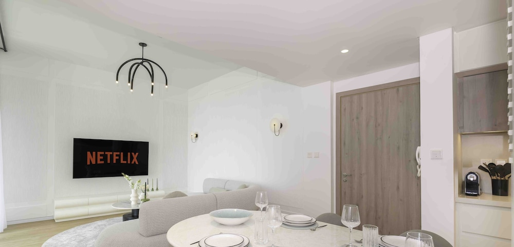 LUX The Dubai Hills Executive Suite