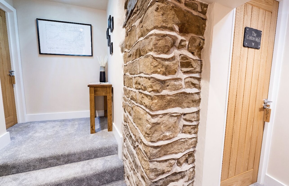 Bulls Head - Holymoorside view 3