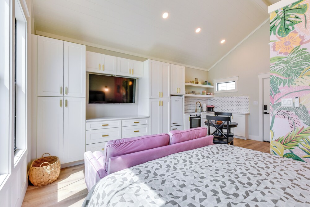 Walk to Laguna Beach: Modern Studio in Pcb!