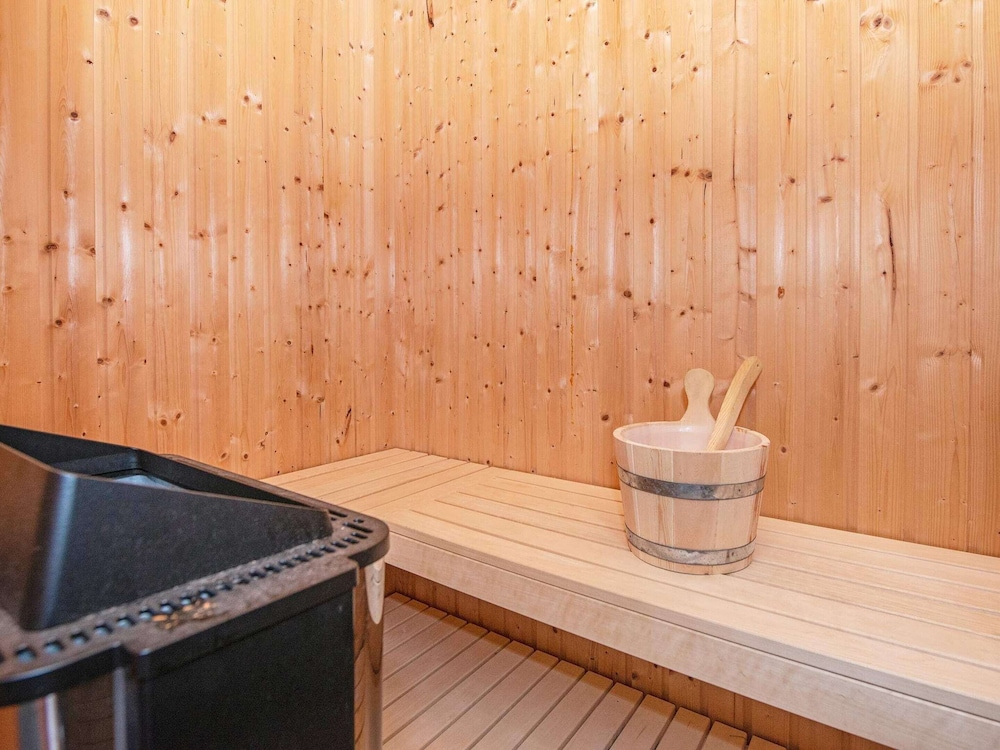 6 Person Holiday Home in Ulfborg