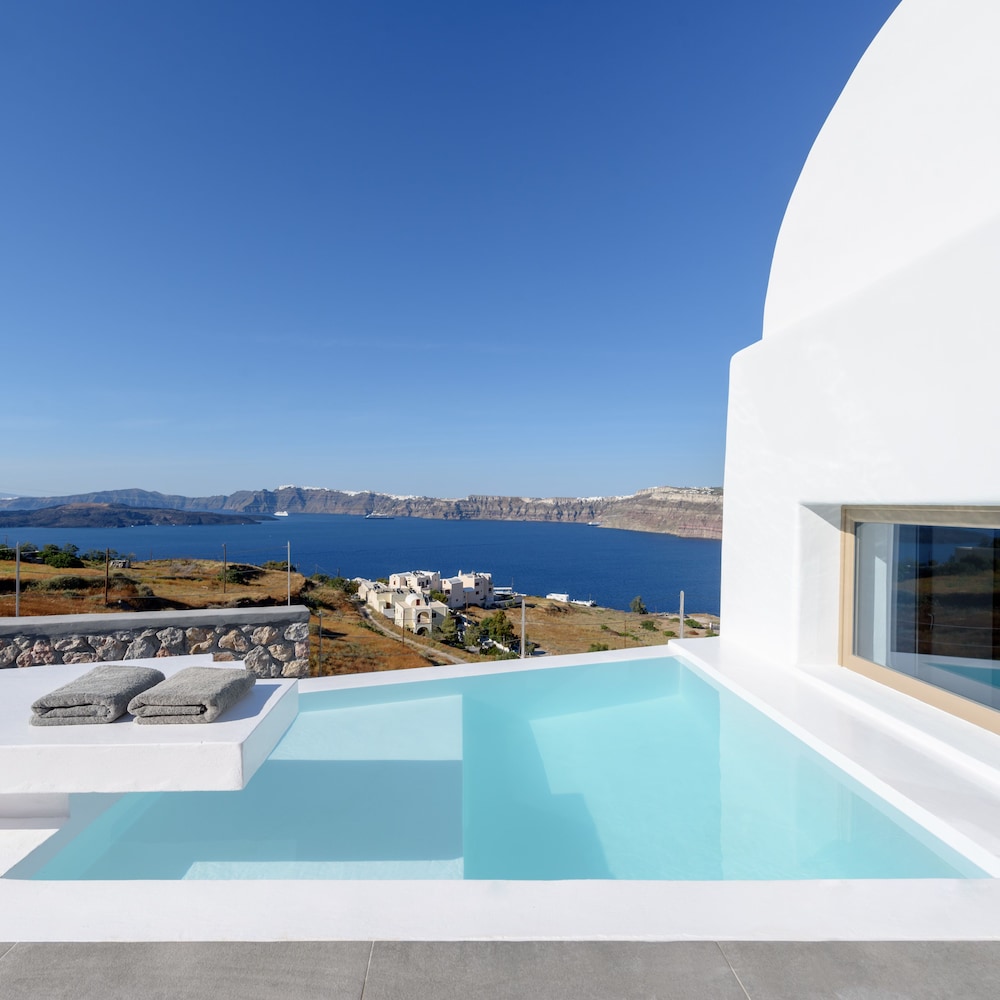 Earino Suites & Villas