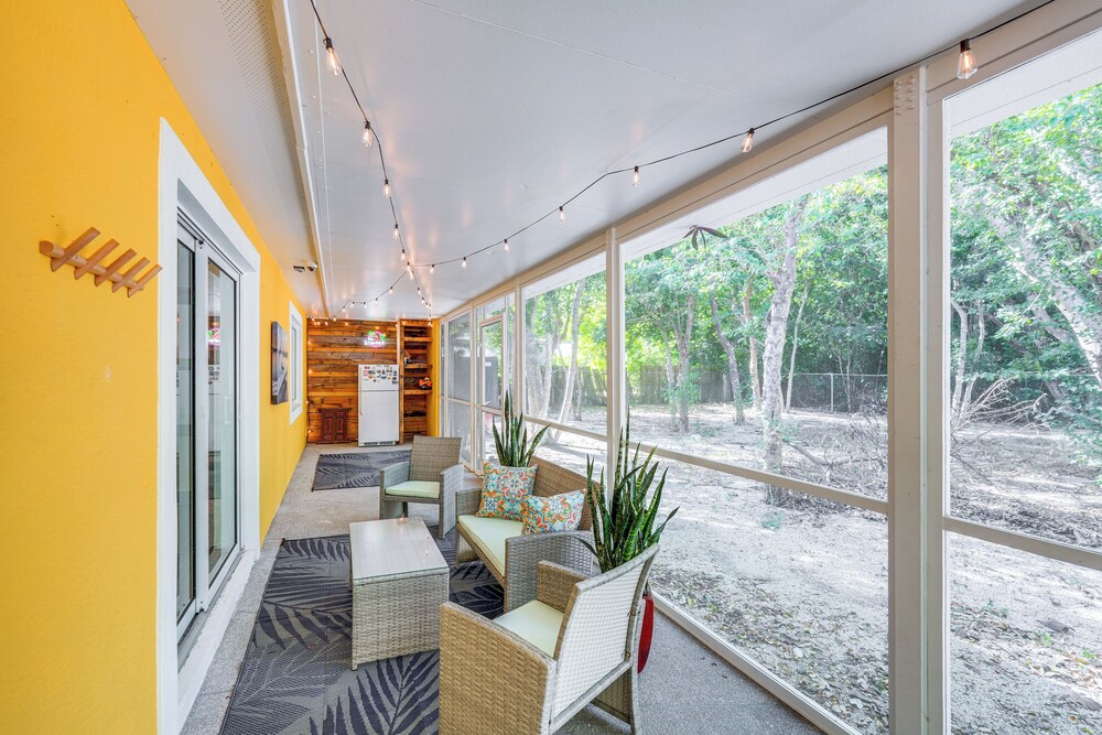 Walk to Harry Harris Beach: Getaway w/ Grill!