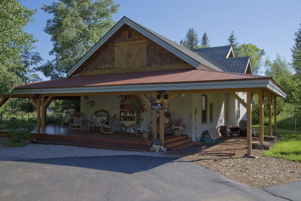 Mariposa Lodge B&B