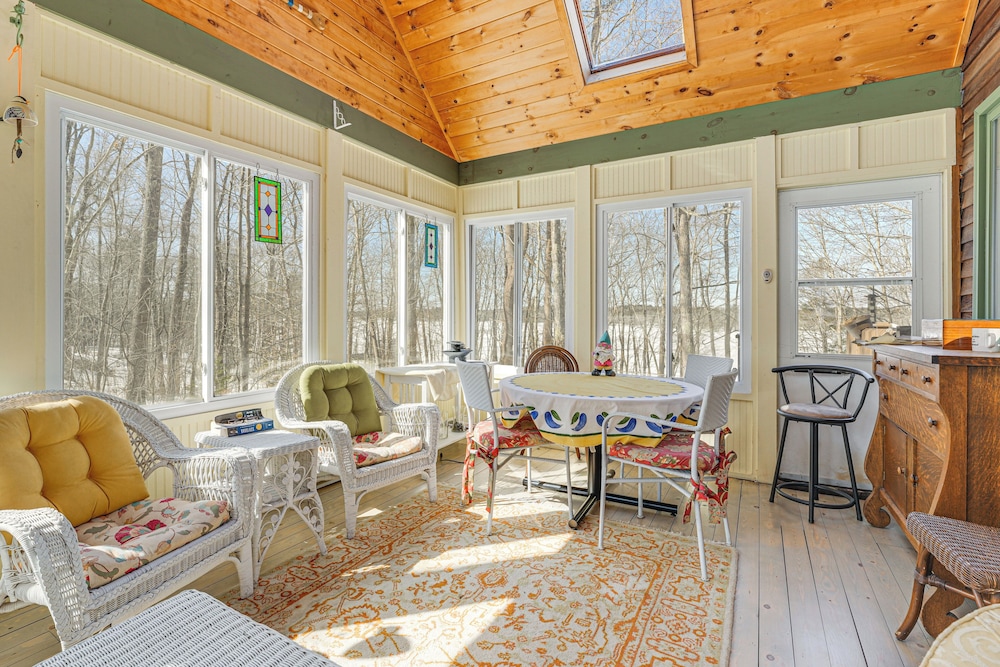 Waterfront Home w/ Boat Dock & Sunroom in Gardiner