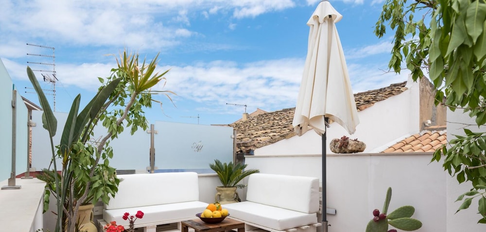 AM Suite With Terrace by Wonderful Italy view 2