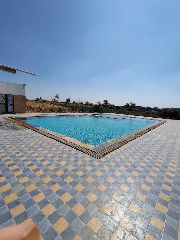 Gir Rajwadi Farm & Resort