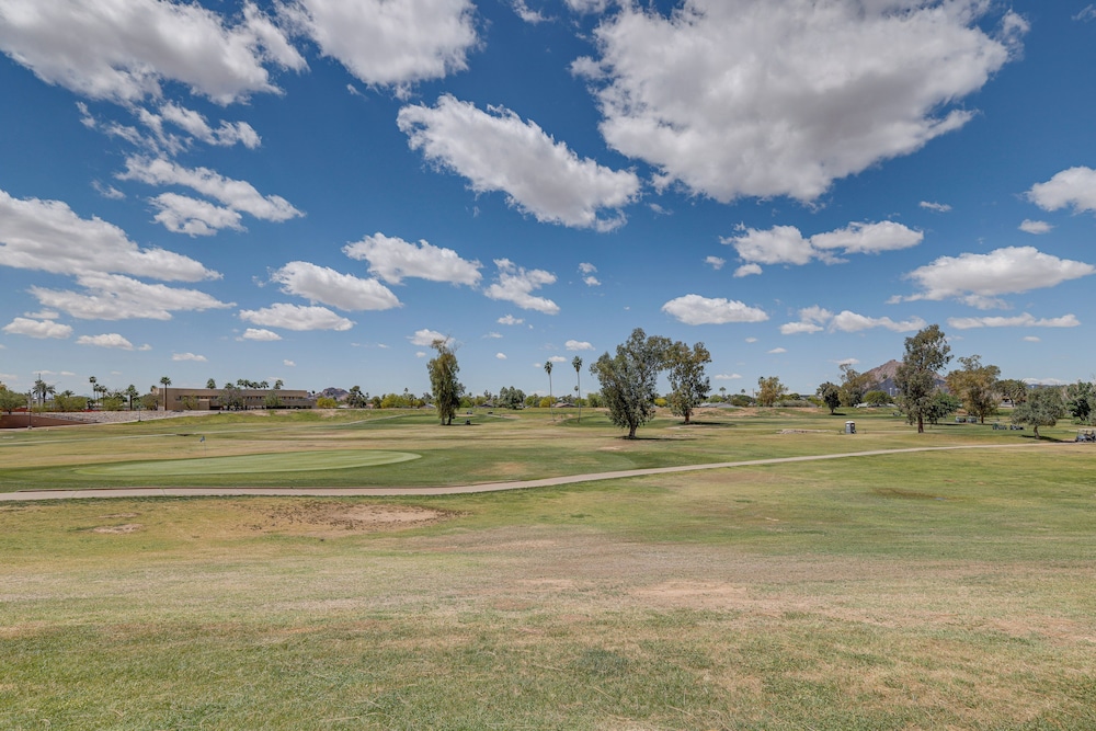 Golf Views & Pool Access: Central Scottsdale Condo