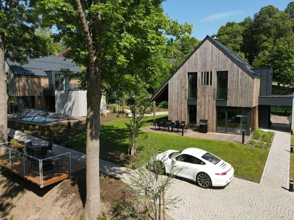 Spacious Villa With Good Ambience