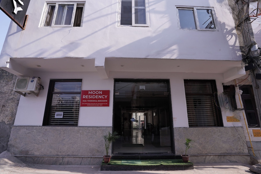 Hotel Moon Taj Near Yashobhoomi