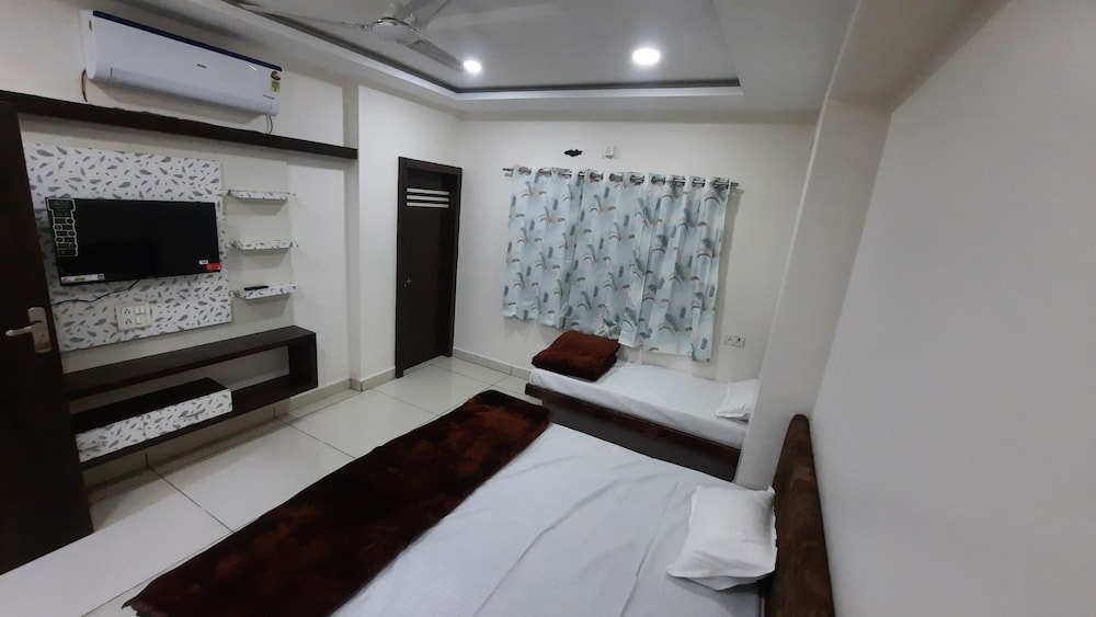 Hotel S M INN near Temple & Main Places