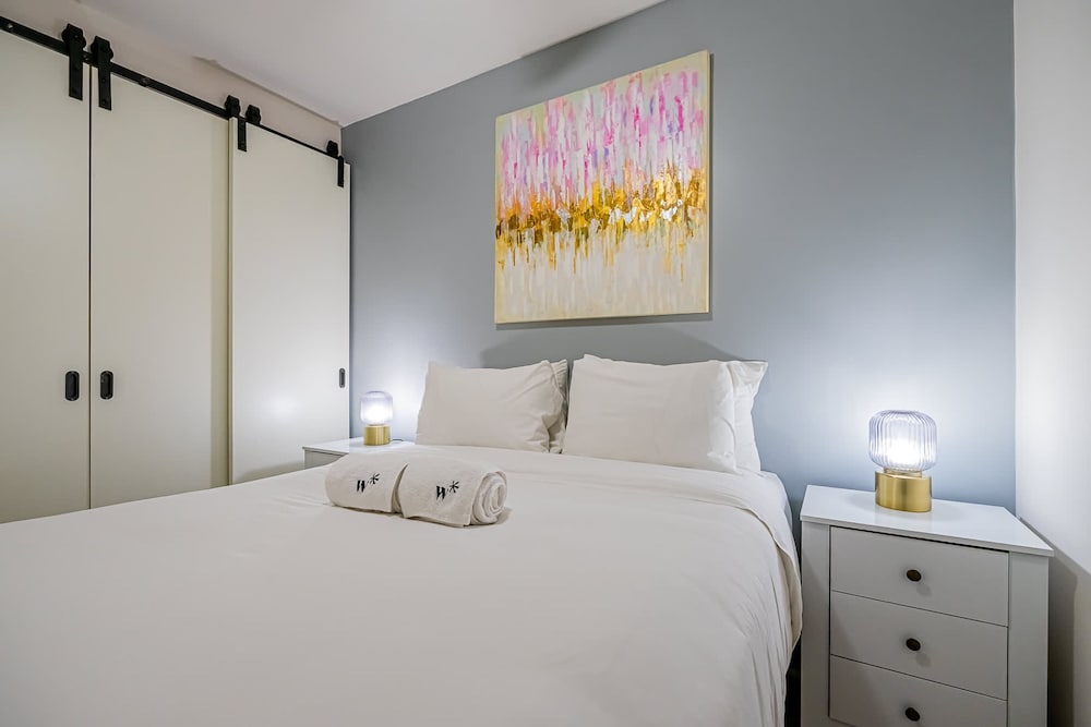 w Comfy 1BR w Perfect Balcony in Casco View