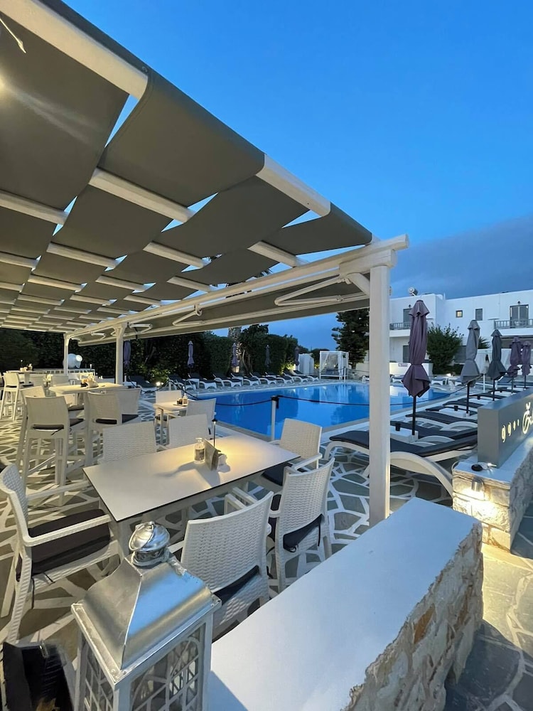 Zoumis Residence