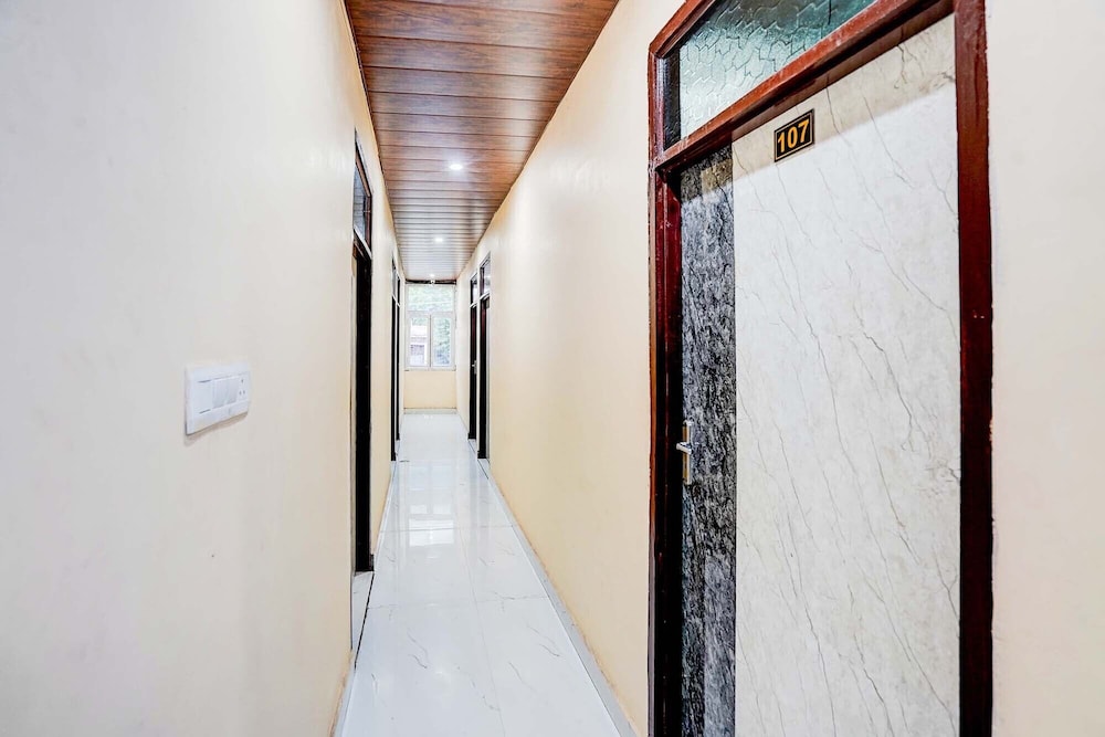Fabhotel Ratraksh