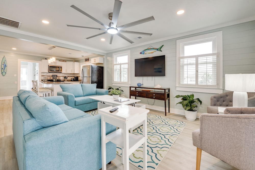 Walk to Shore: Home w/ Deck in North Myrtle Beach