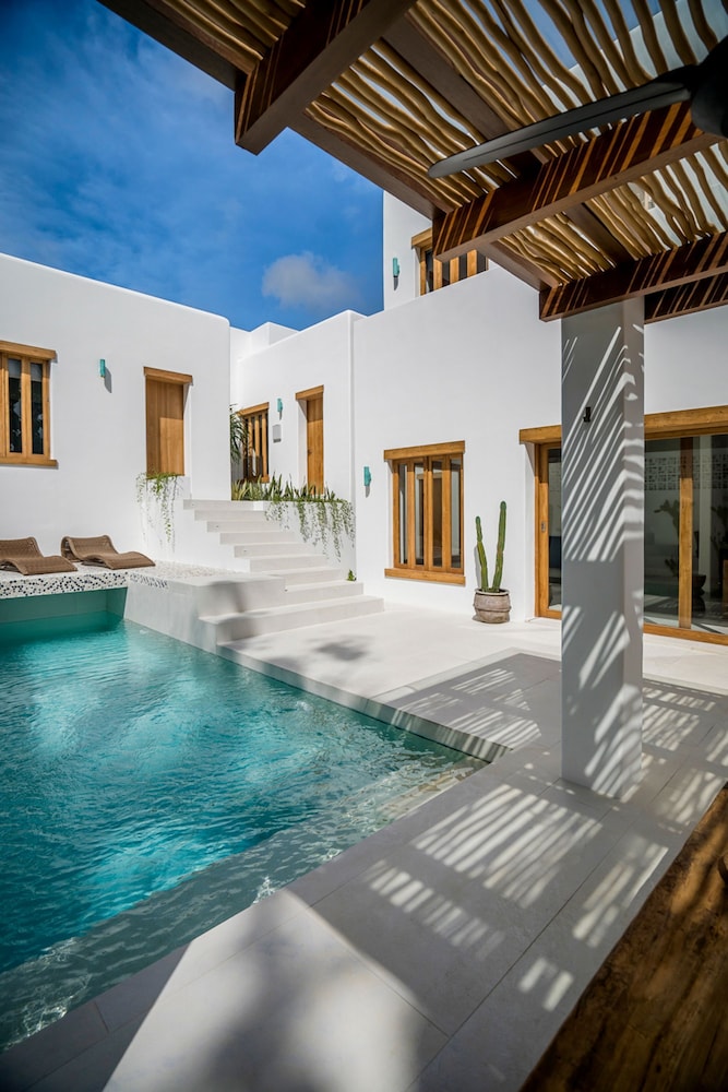 Villa Oasi 1 by Alfred in Bali - Brand New Tropical Luxury 3 BR Bingin Beach