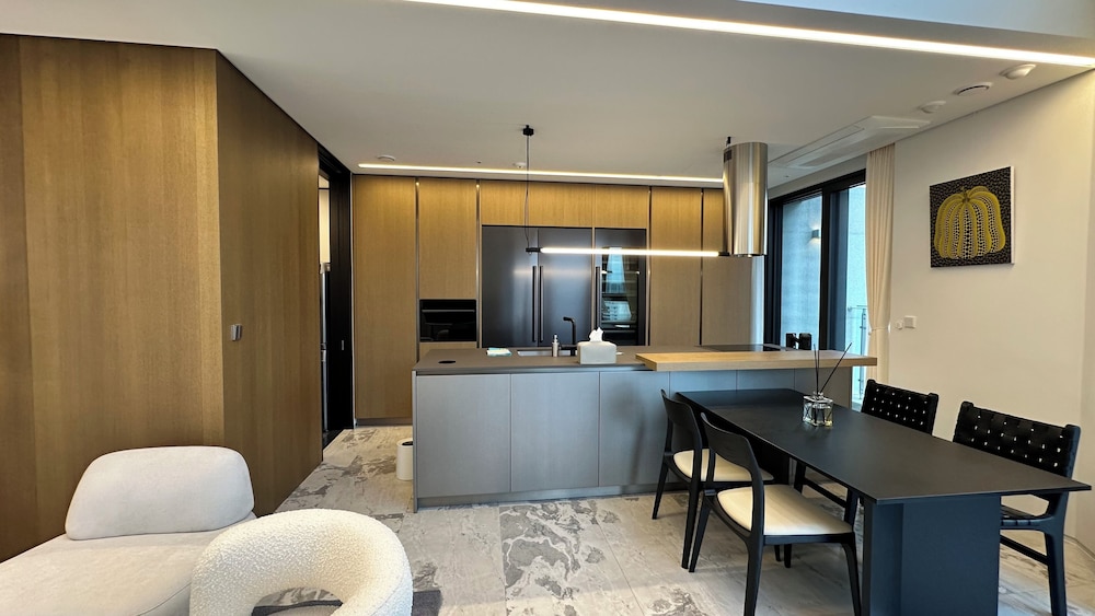 Caelum Black Gangnam Luxury Apt