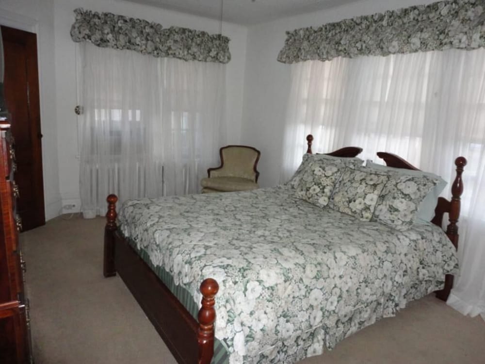 Plymouth Inn