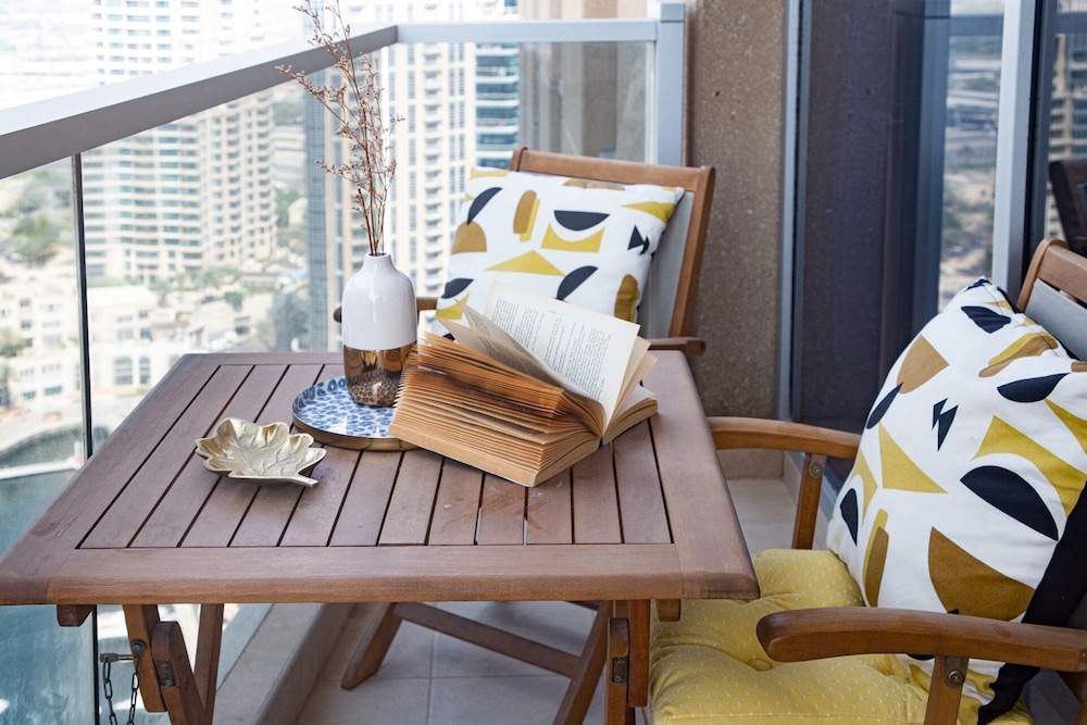 Magnificent Marina Views in This Elegant 3br!