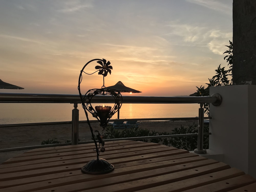 Cecelia Resort