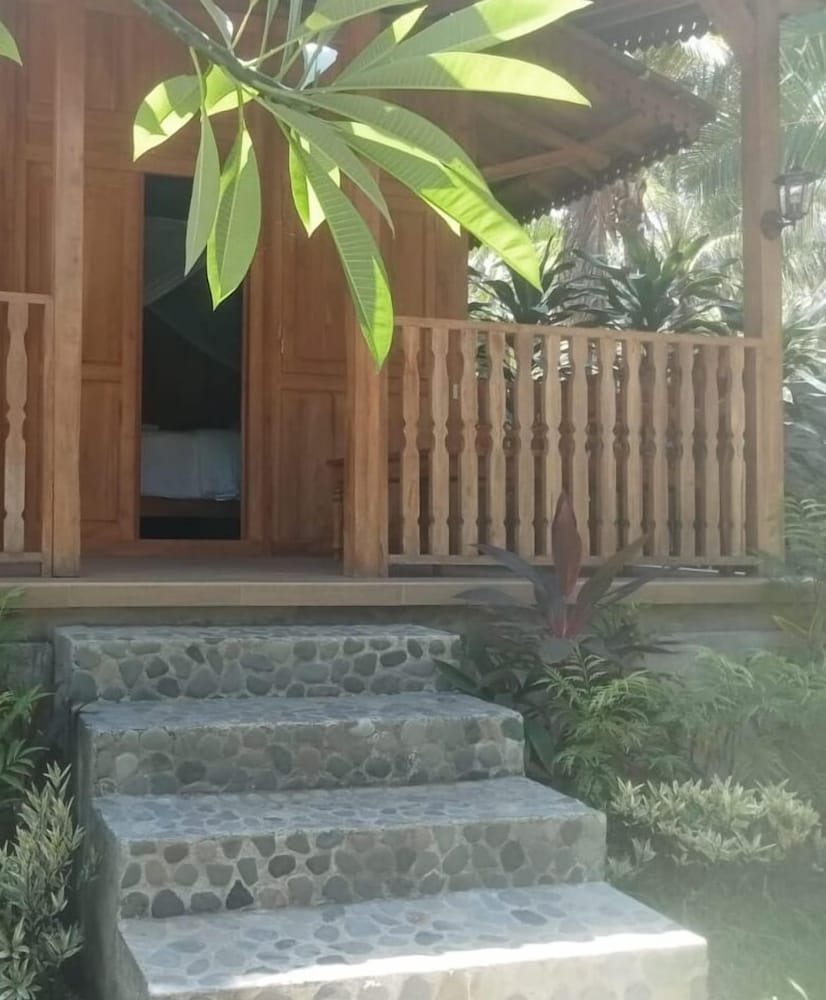 Villa Lova Sambirenteng