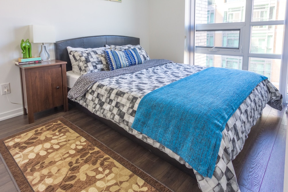 Queen West Vibes - Image 3